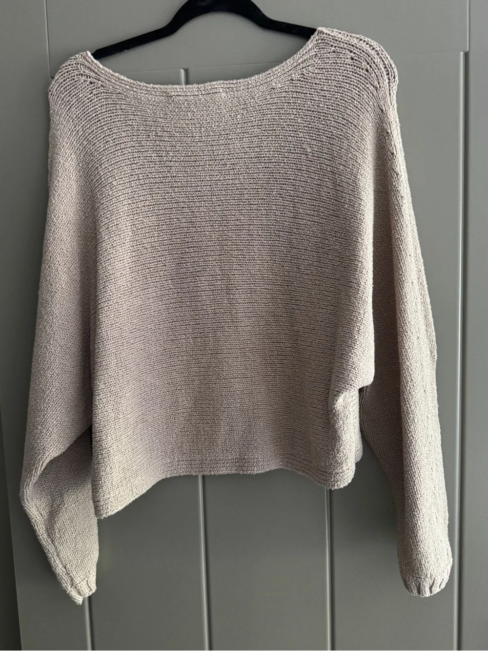 Abercrombie & Fitch Relaxed Boxy Knit Sweater in Taupe. Size Small/Medium
